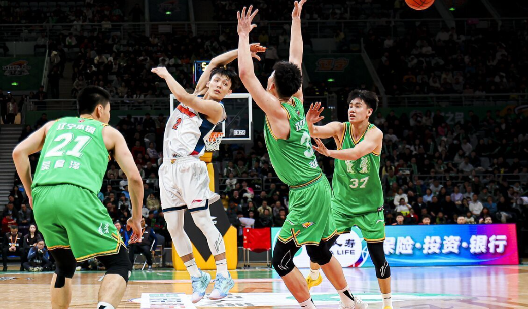 移动应用-破案！能赢辽宁44分，杜锋却早早鸣金收兵原因找到，粤媒说出实情